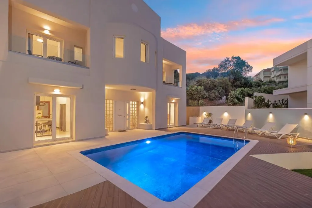 Image of 7 Minutes from City Centre – Luxury 6BR Villa