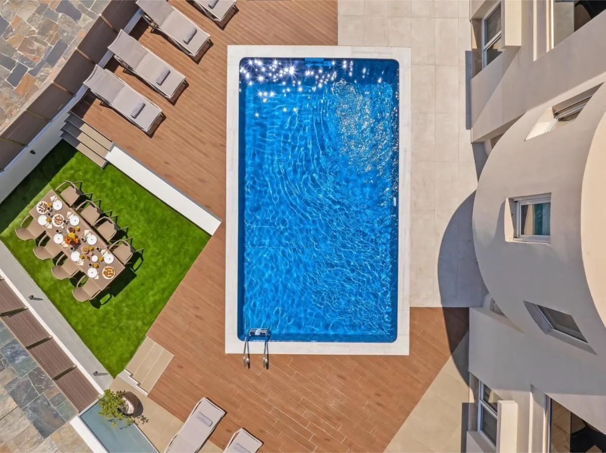 Image 1 of 7 Minutes from City Centre – Luxury 6BR Villa