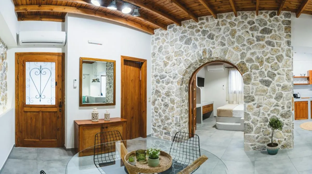 Image 2 of Aesthisis Sensational Accommodation Archangelos