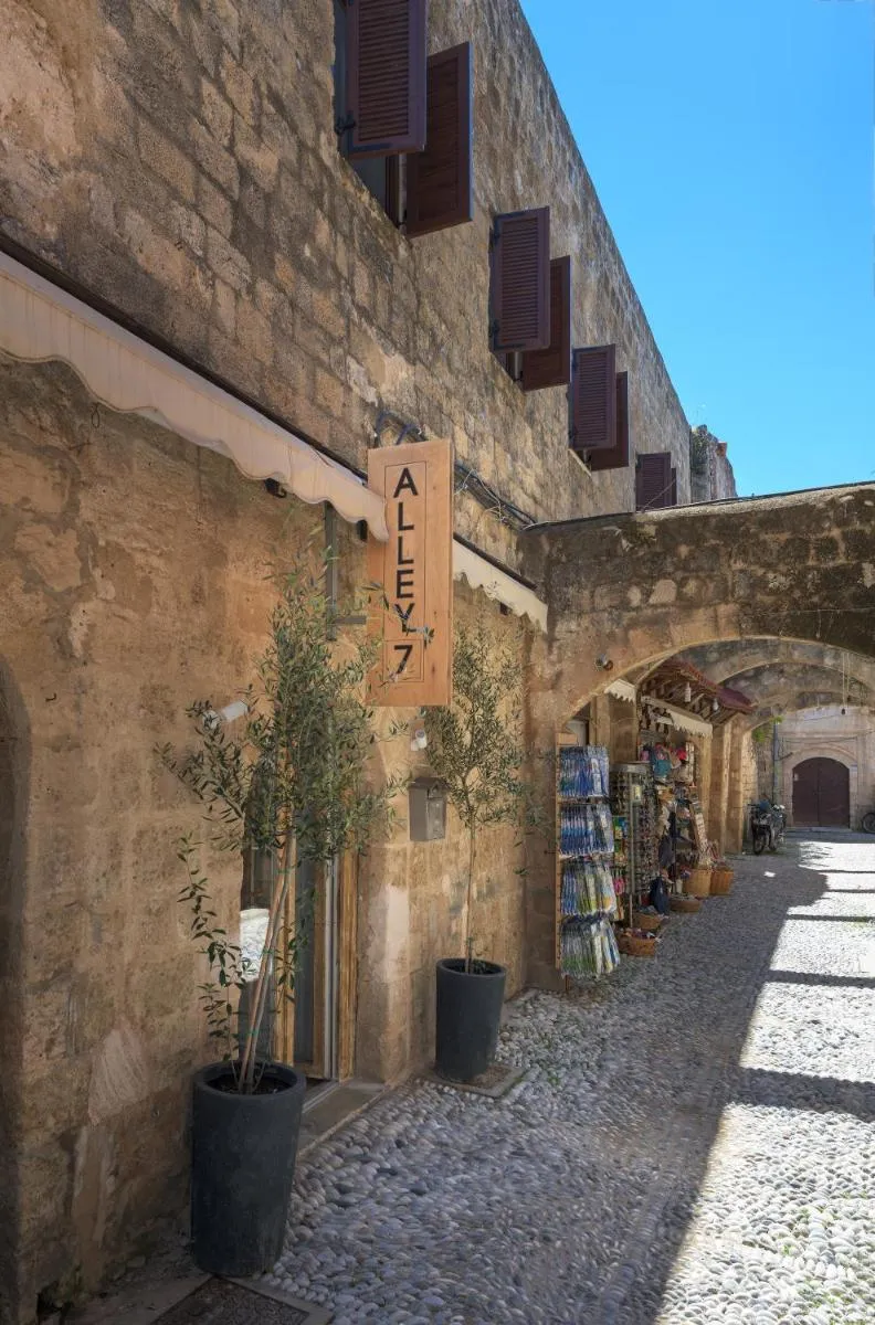 Image 3 of Alley 7, Old Town