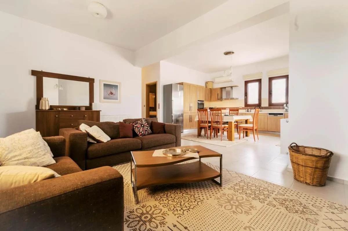 Image 3 of Alonia View House