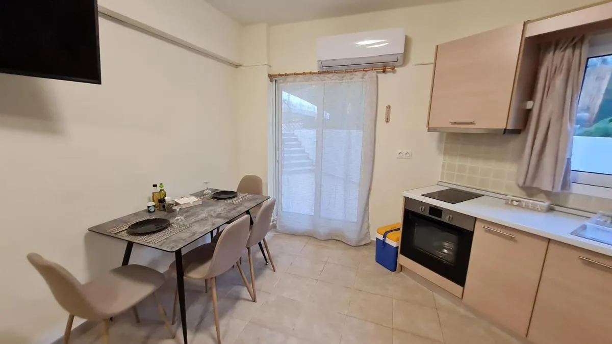 Image 3 of Annie’s Apartment