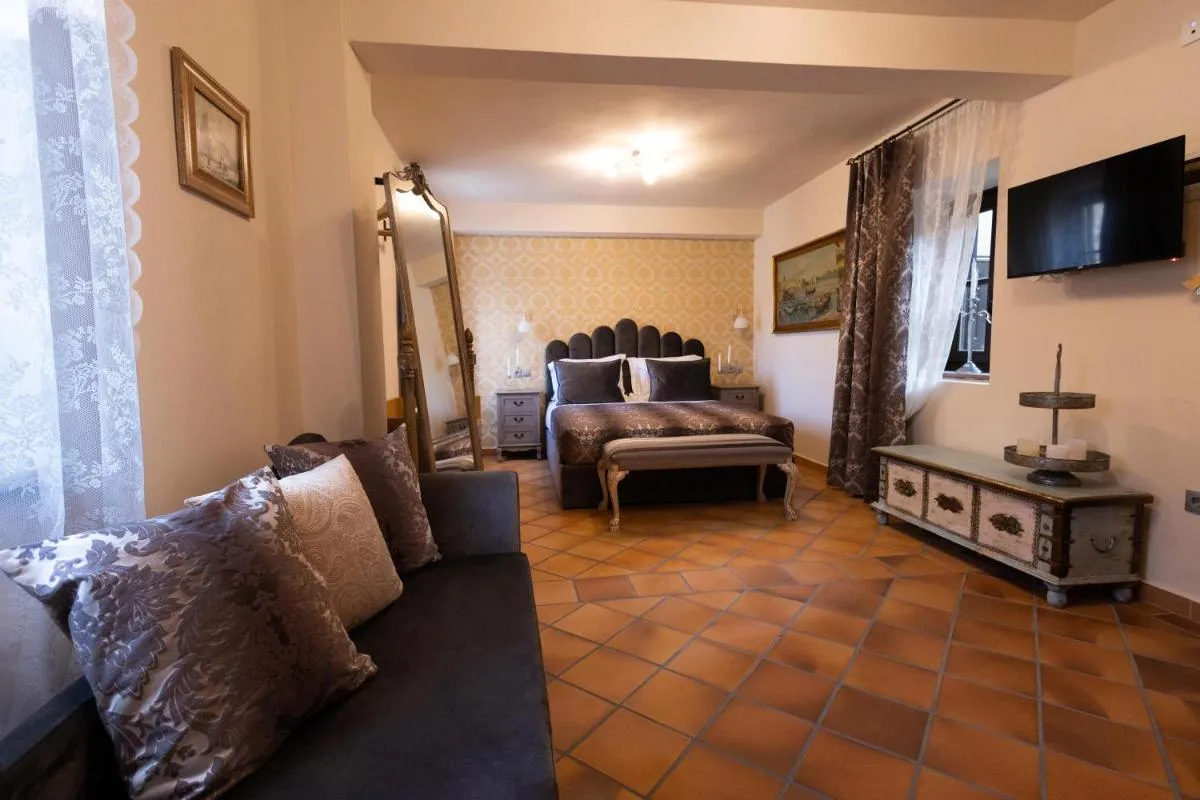 Image 4 of April Medieval Hotel