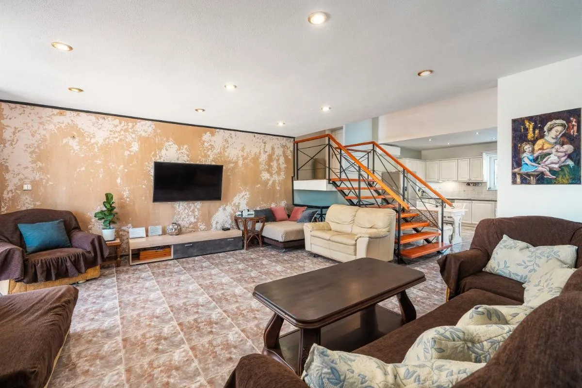 Image 5 of Artzy Villa