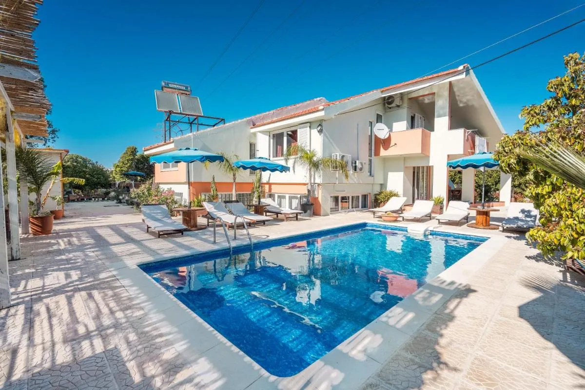 Image 3 of Artzy Villa
