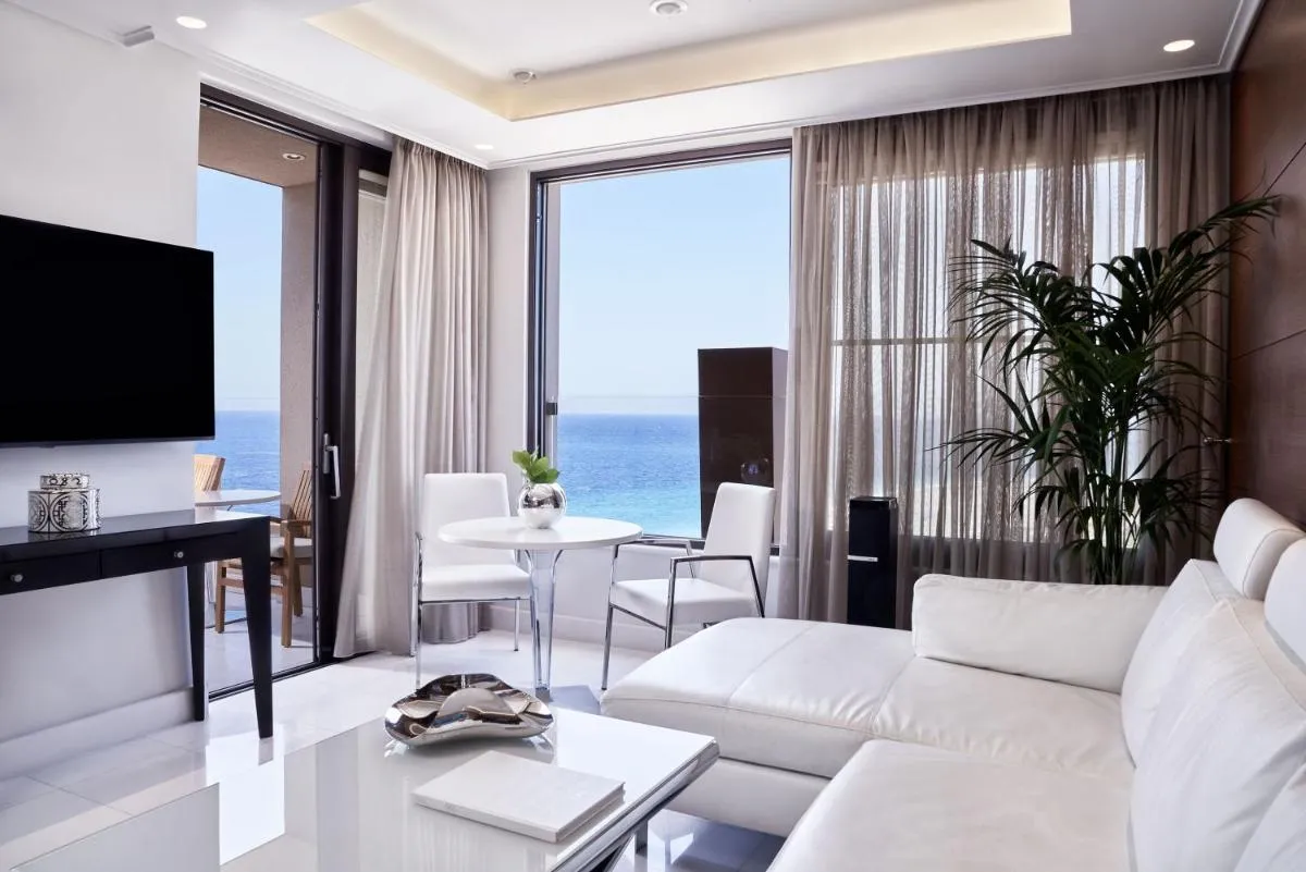 Image 2 of Bellevue On The Beach Suites