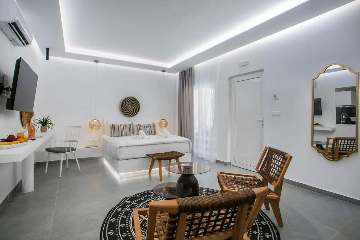 Image 4 of Calma Luxury Studios & Suites