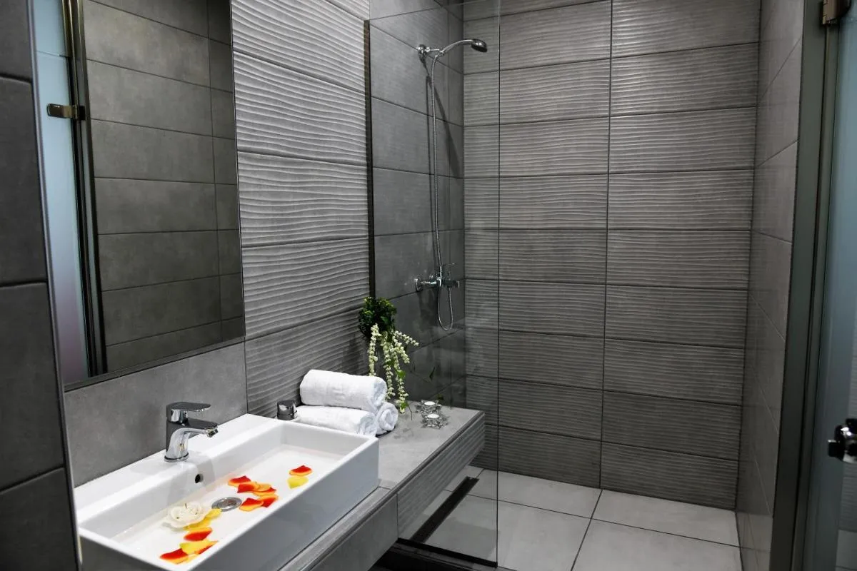 Image 2 of City Heart Luxury Studios