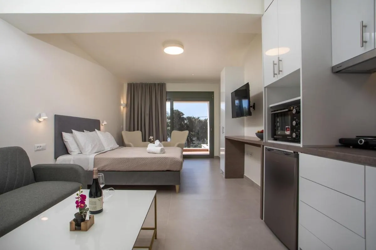 Image 4 of Eden’s Azalea Luxury Suite