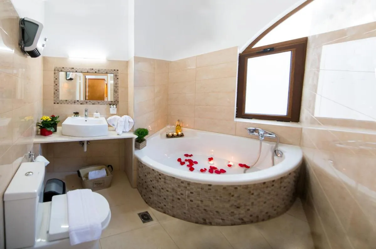 Image 1 of Emerald Dream House