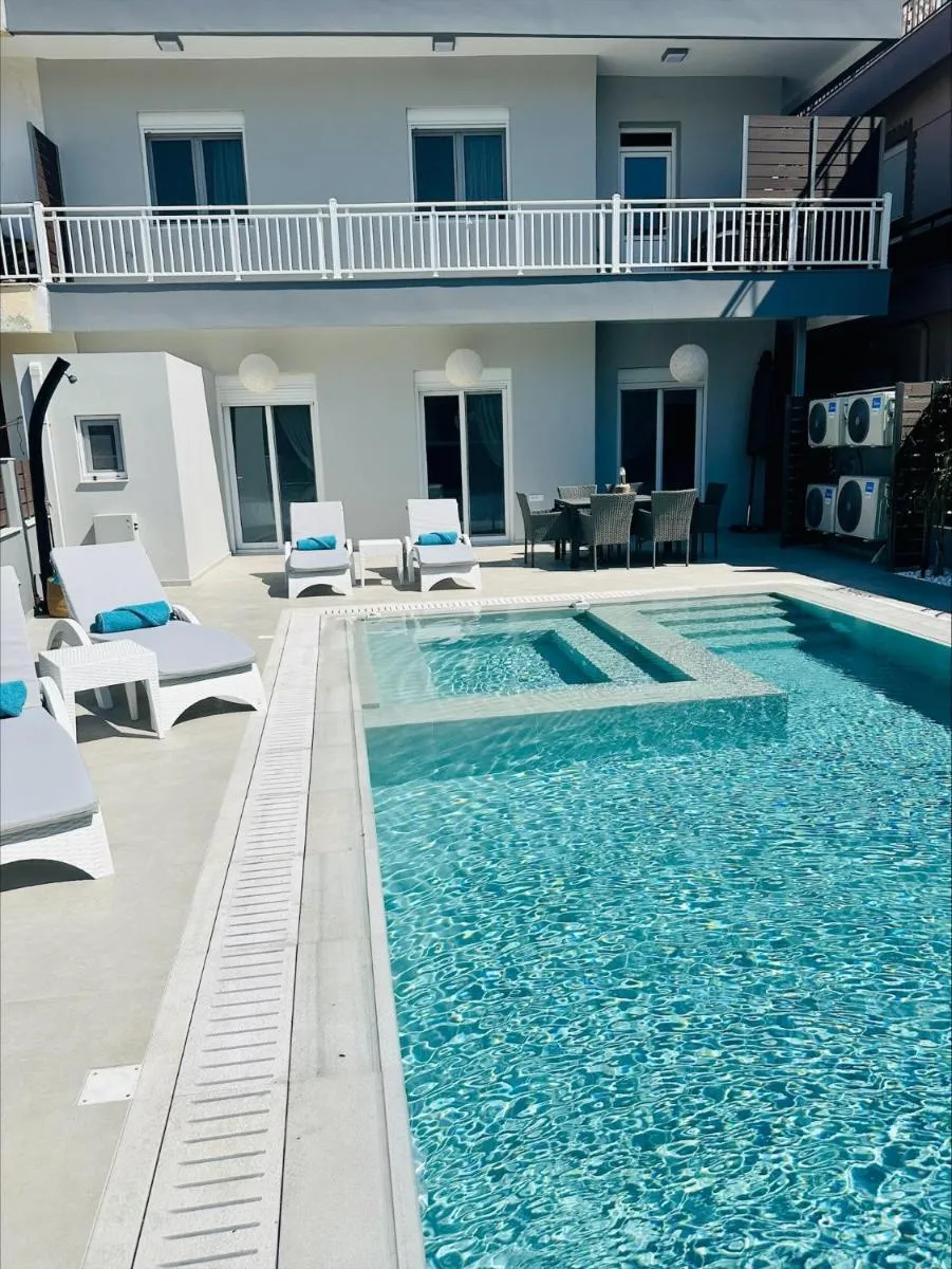 Image 3 of Flev’s Luxury House with pool