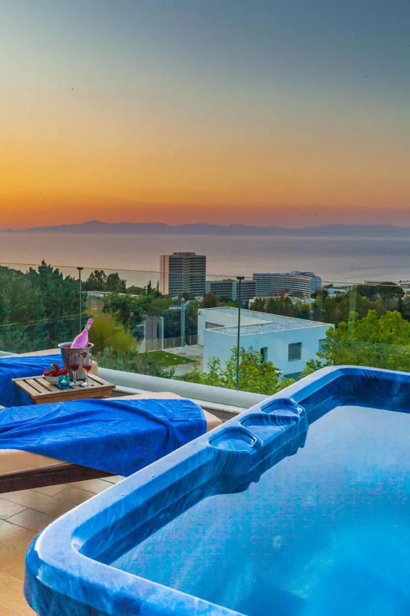 Image 4 of FlyViewFlatsBLUE PrivateHotTub with SeaView