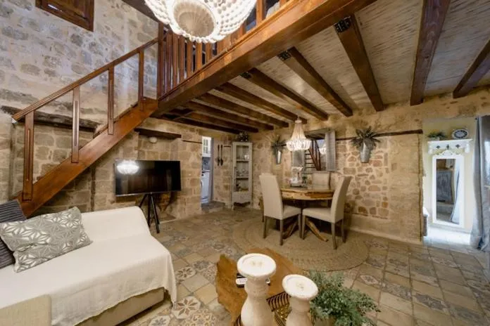 Image 4 of George & Alexandra’s Apartments