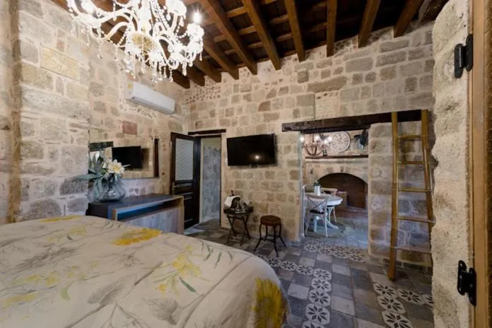 Image 6 of George & Alexandra’s Apartments