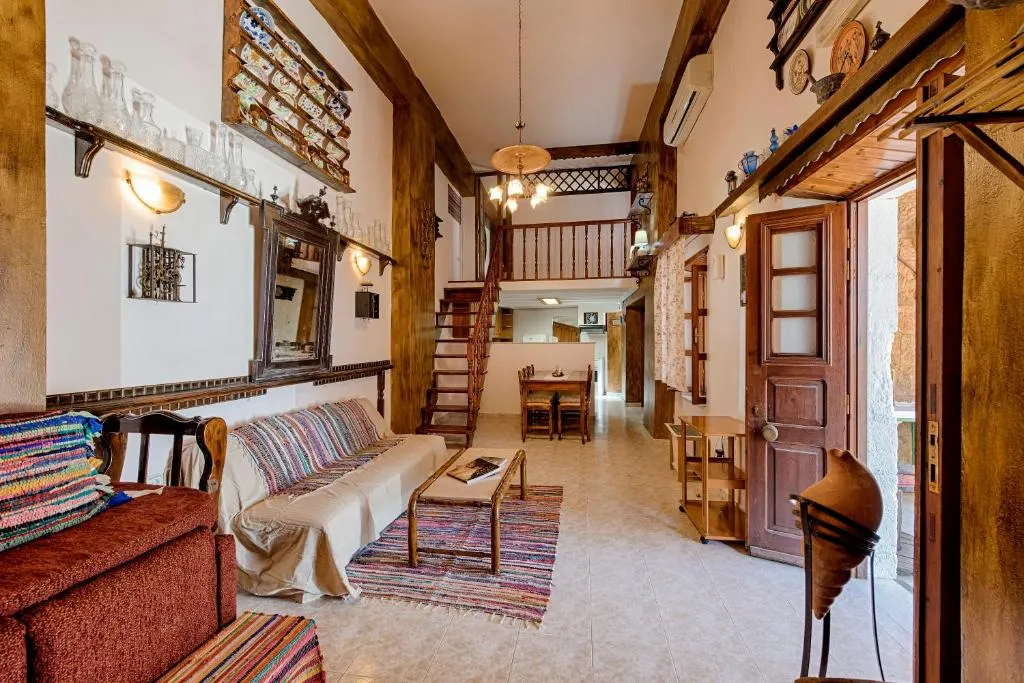 Image of Hara’s Traditional Detached House in Malona