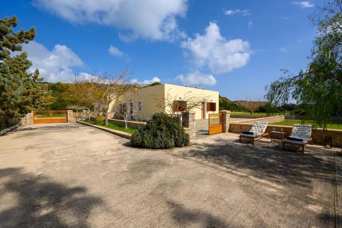 Image 3 of Hermes’ Getaway Plimmiri