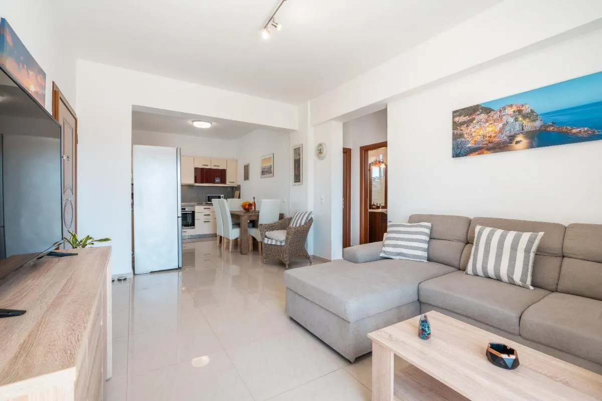 Image 3 of Ilia’s Apartment with view 1