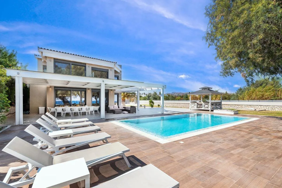 Image 2 of Kiotari Dream beachfront villa