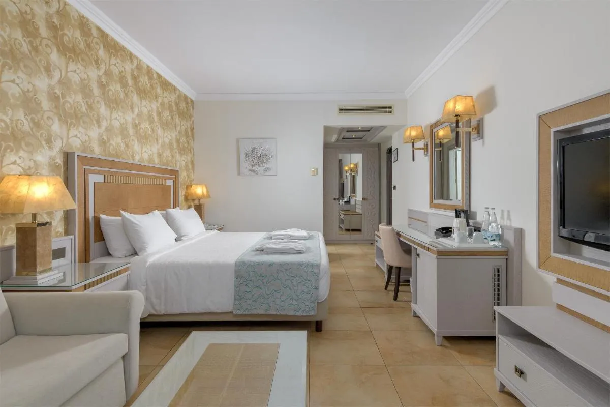 Image 3 of La Marquise Luxury Resort Complex