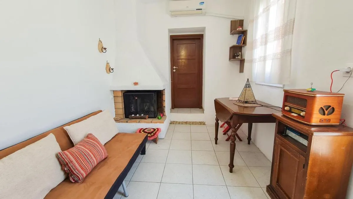 Image 4 of Lefko House