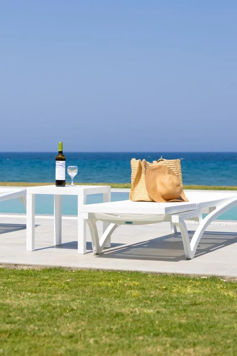 Image 4 of Liam Beach Front Luxury Villa with 100m2 infinity pool