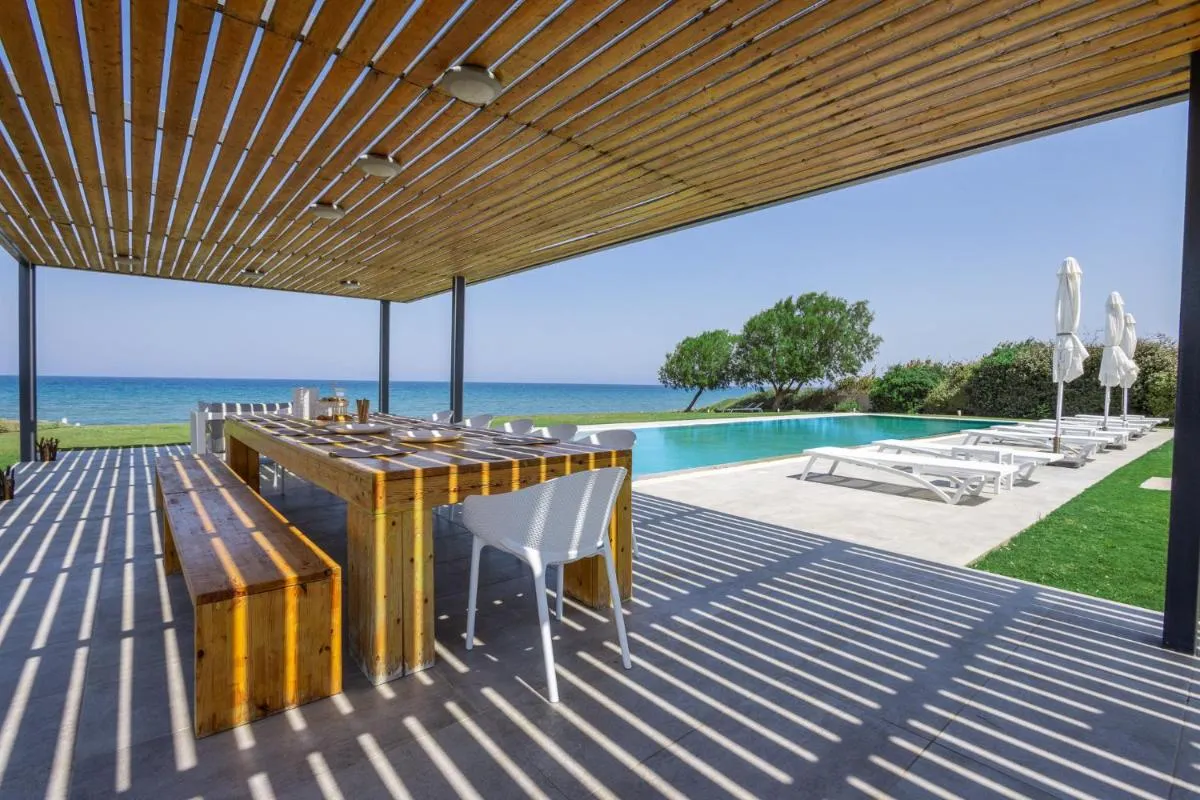 Image 3 of Liam Beach Front Luxury Villa with 100m2 infinity pool