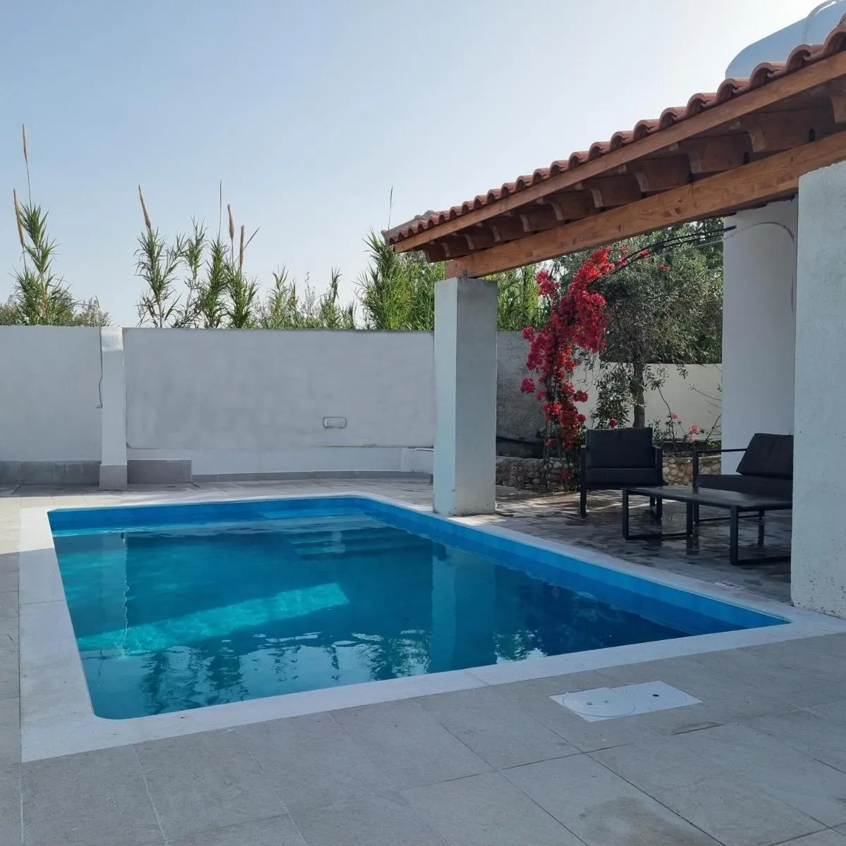 Image 5 of Lianas Garden House