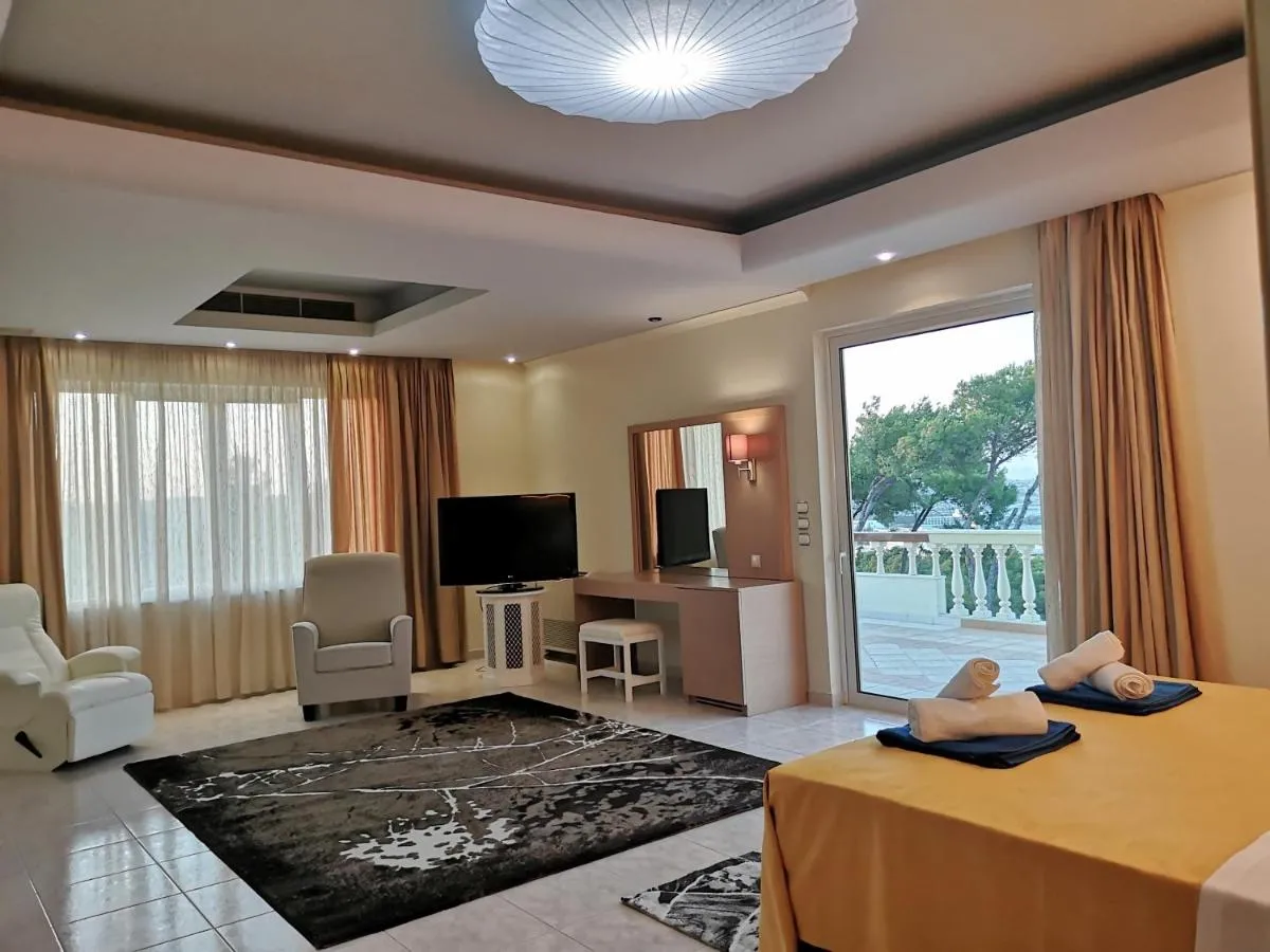 Image 5 of Louis Luxury Villa by living in blue