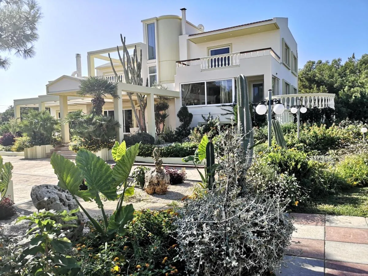 Image 6 of Louis Luxury Villa by living in blue