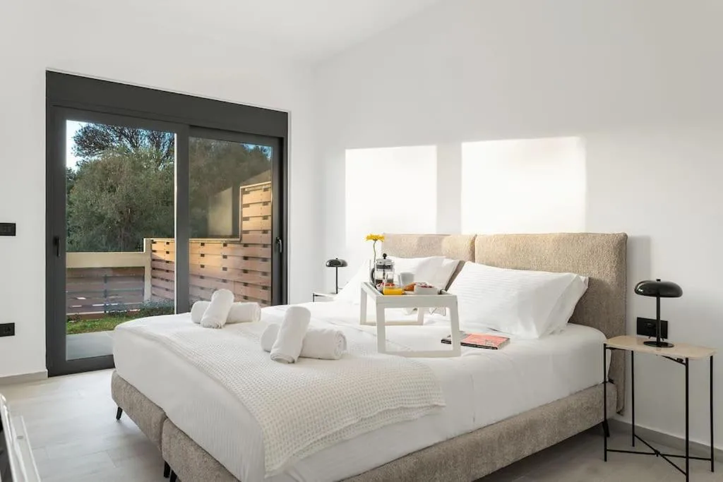 Image 1 of Maison Du Jardin 2-Bedroom Apartment Private Outdoor Jacuzzi