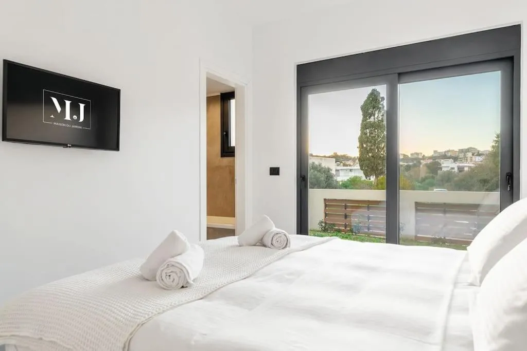 Image 6 of Maison Du Jardin 2-Bedroom Apartment Private Outdoor Jacuzzi