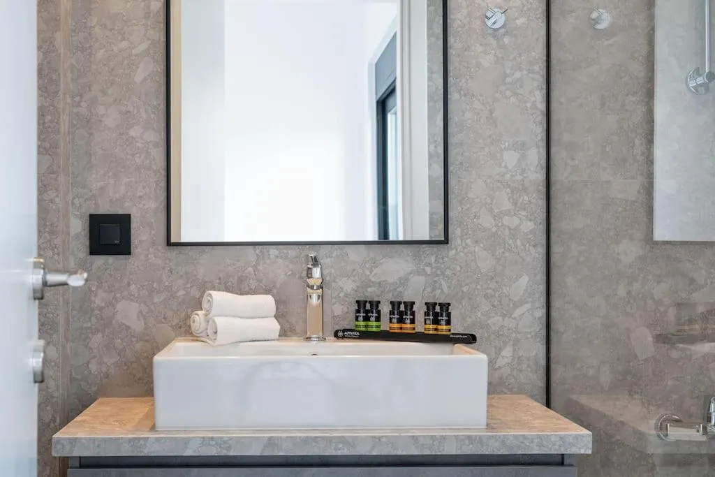 Image 2 of Maison Du Jardin 2-Bedroom Apartment Private Outdoor Jacuzzi