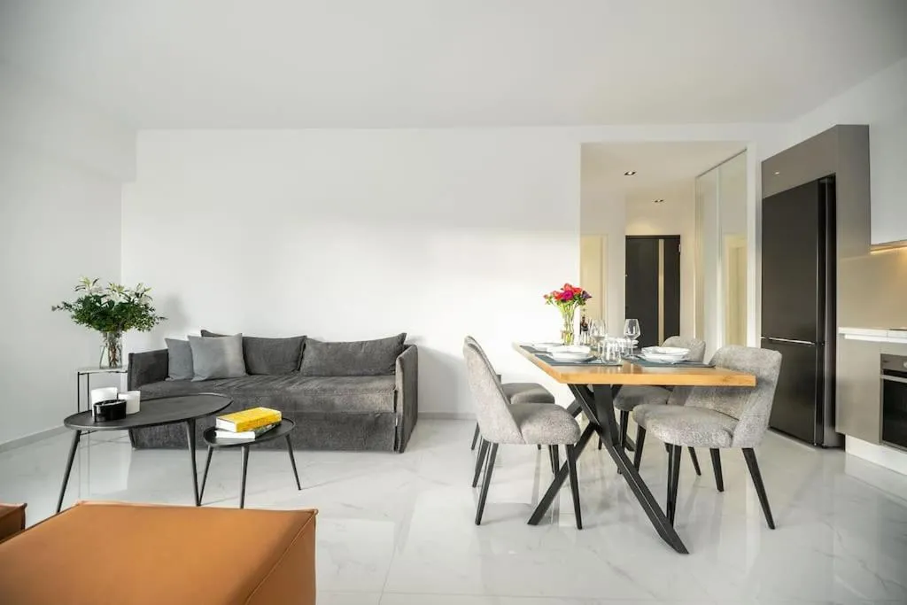 Image 3 of Maison Du Jardin 2-Bedroom Apartment Private Outdoor Jacuzzi