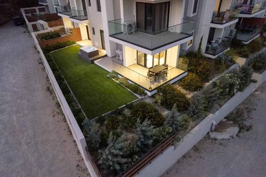 Image of Maison Du Jardin 2-Bedroom Apartment Private Outdoor Jacuzzi