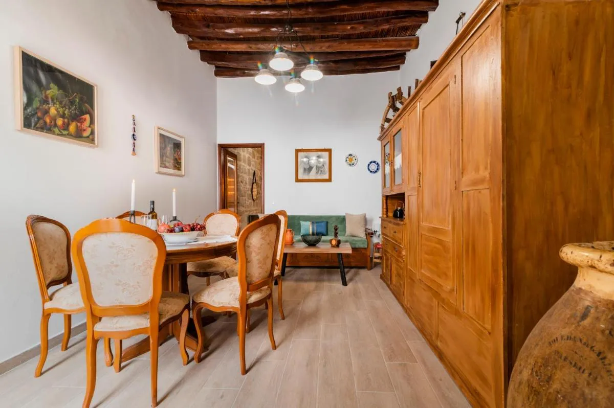 Image 3 of Manolis and Anna’s House