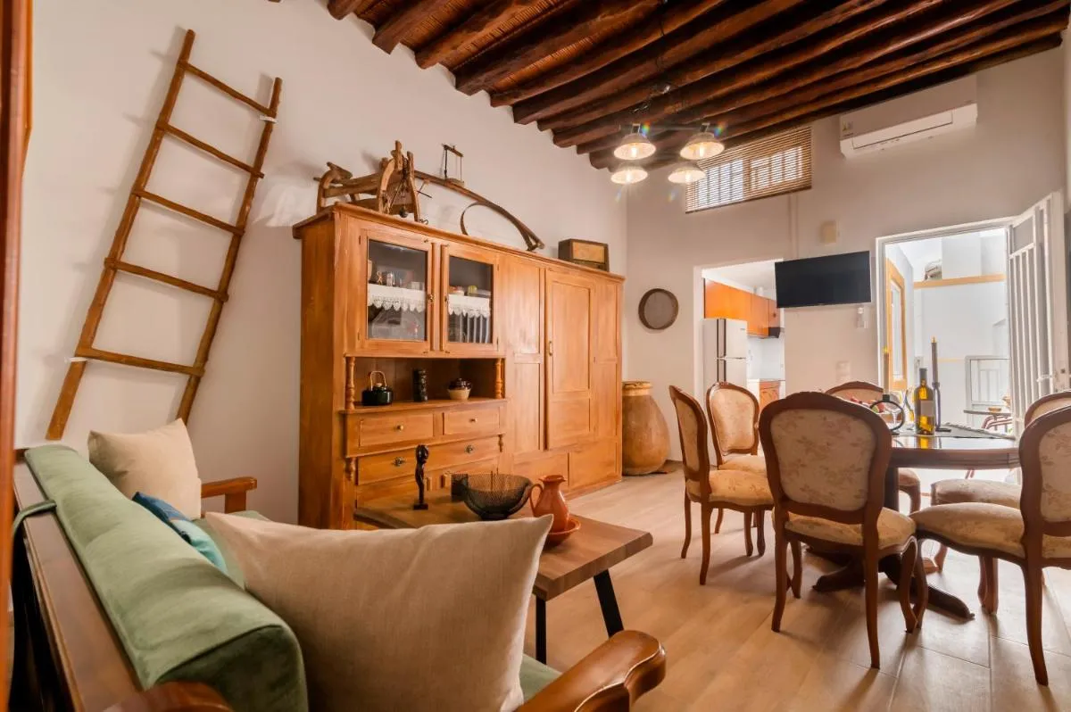 Image 4 of Manolis and Anna’s House