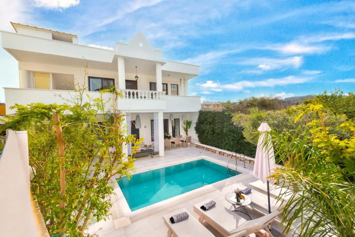 Image 2 of Mikaela’s Pool House