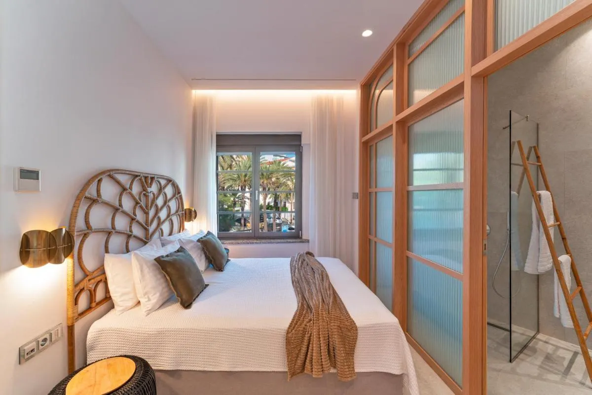 Image 1 of Naillac Elite Suites
