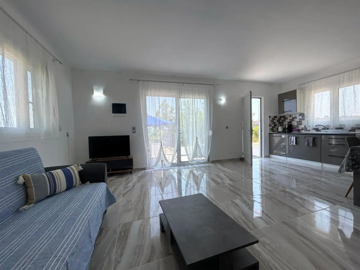 Image 4 of Paradis Studios