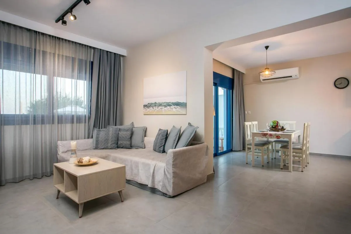 Image 4 of RITA MARE seafront villas heated Pools