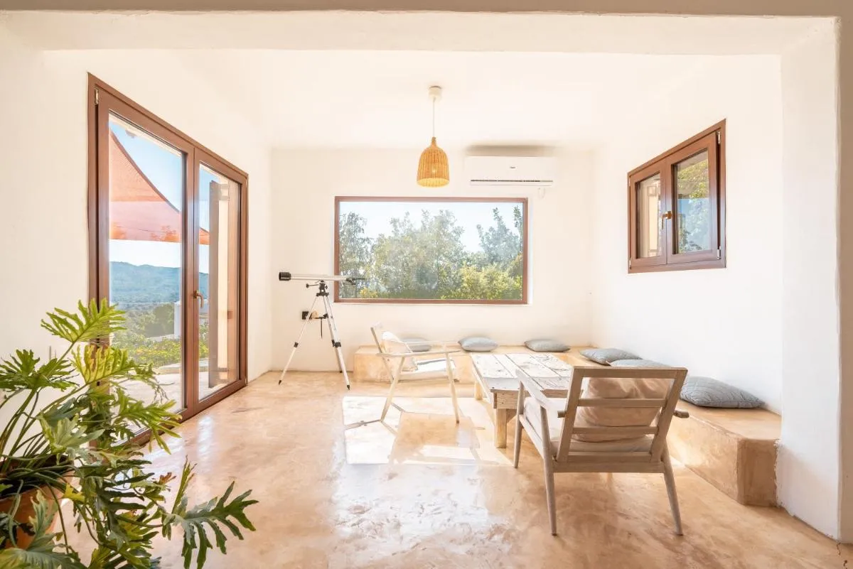 Image 4 of Rhodes Retreat