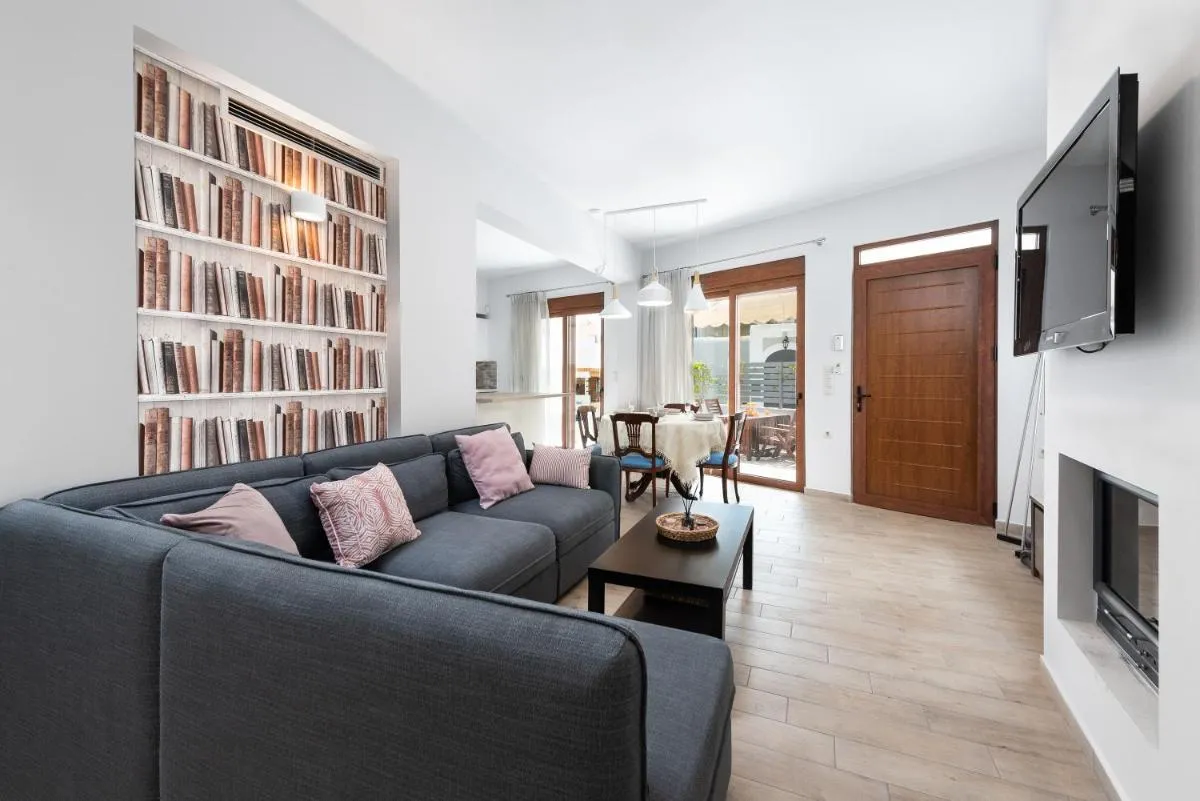 Image 4 of Ritas Modern In-City House