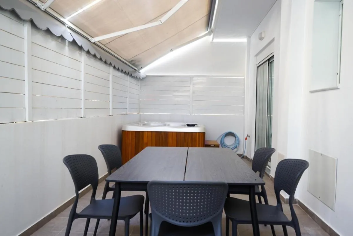 Image 6 of Rodini House