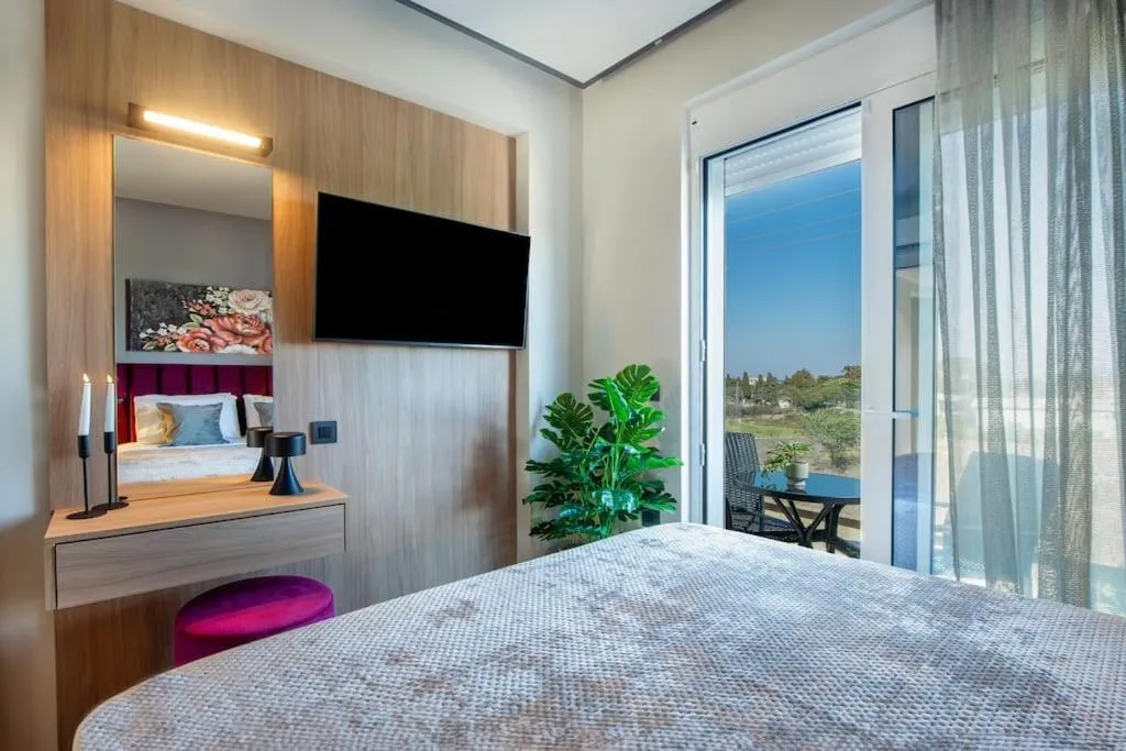 Image 6 of Santa Marina Luxury Apartments #3
