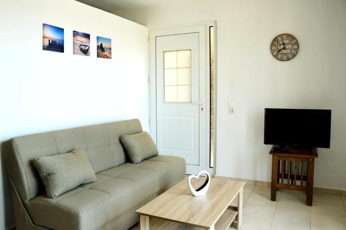 Image 2 of Sky-Line Apartments