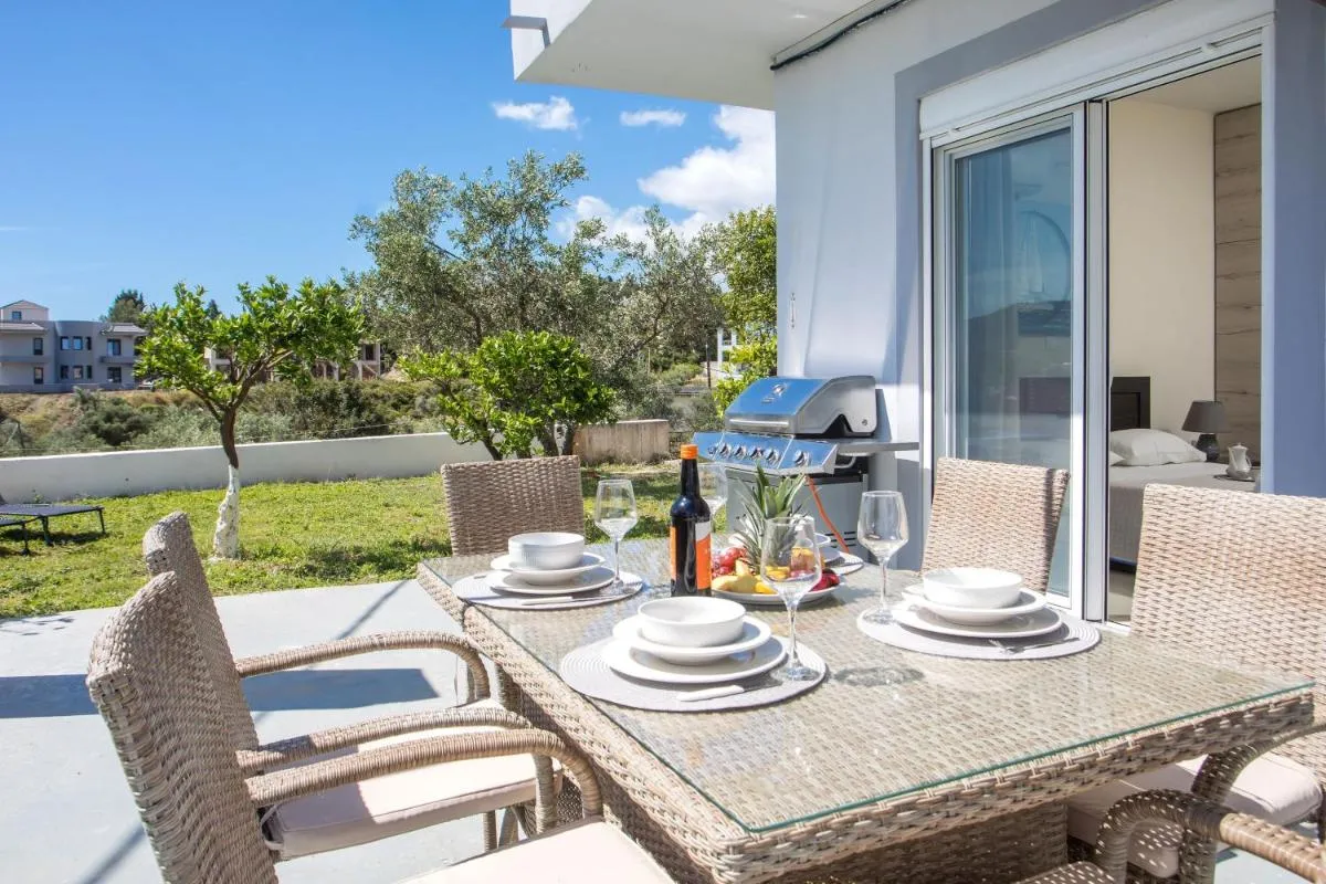 Image 3 of Sunny Villa