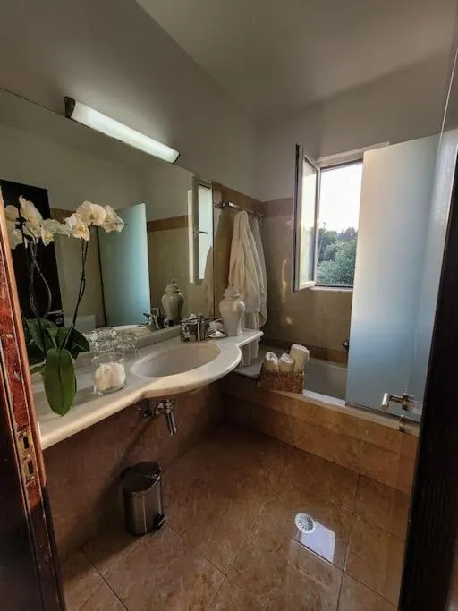Image 3 of Sunnyside Villa 2King BR Free Parking Near Beach