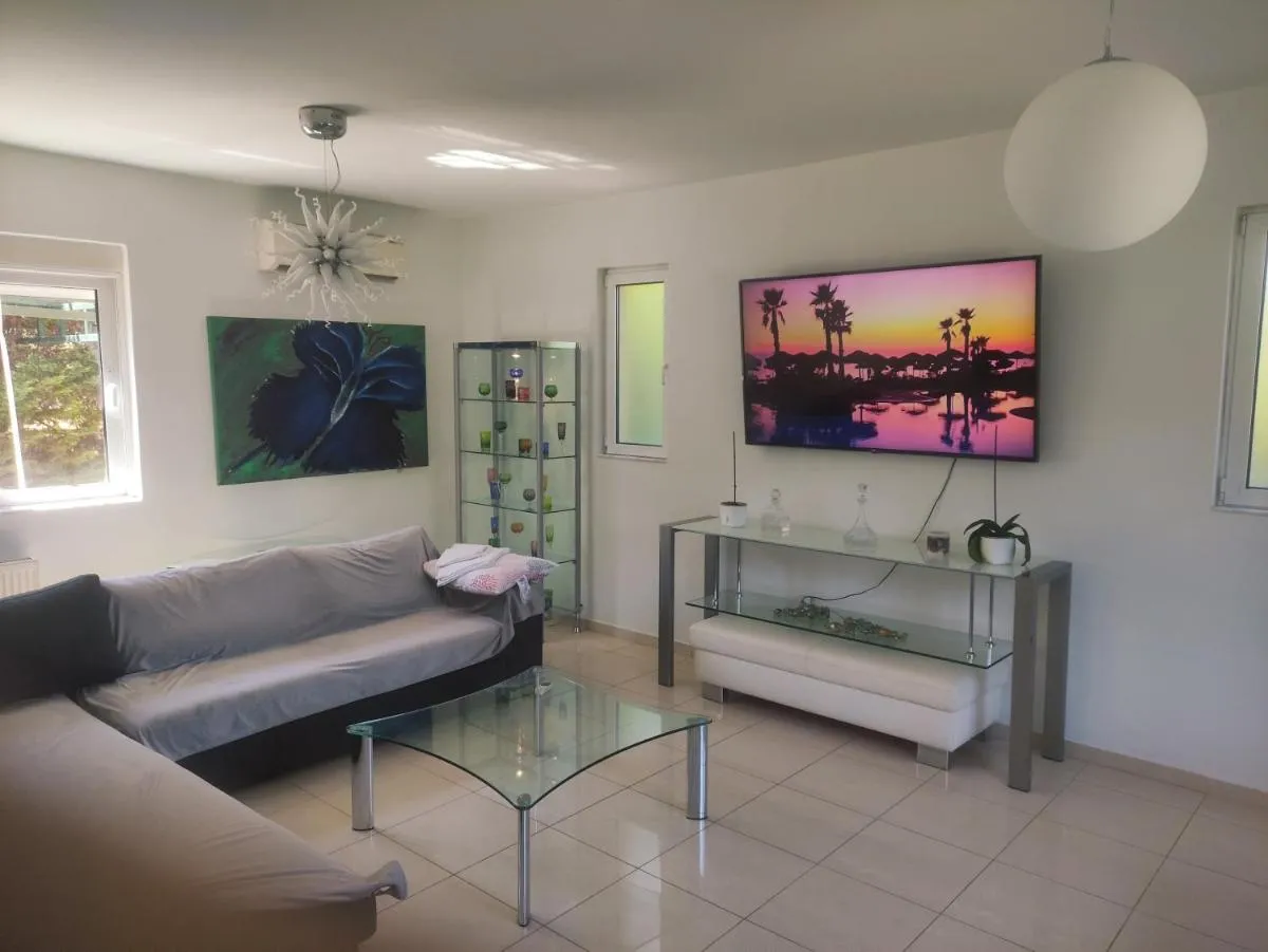 Image 2 of Sunnyside Villa 2King BR Free Parking Near Beach