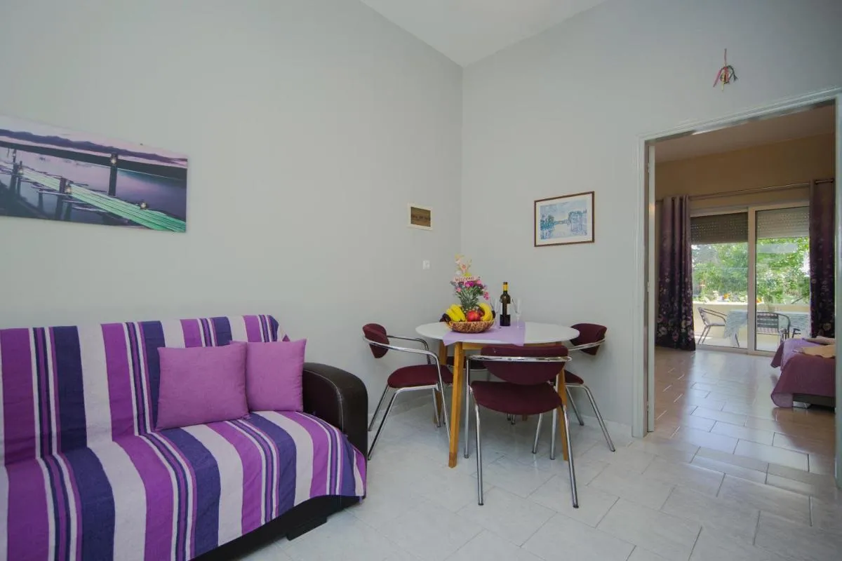 Image 4 of Sunset Apartments