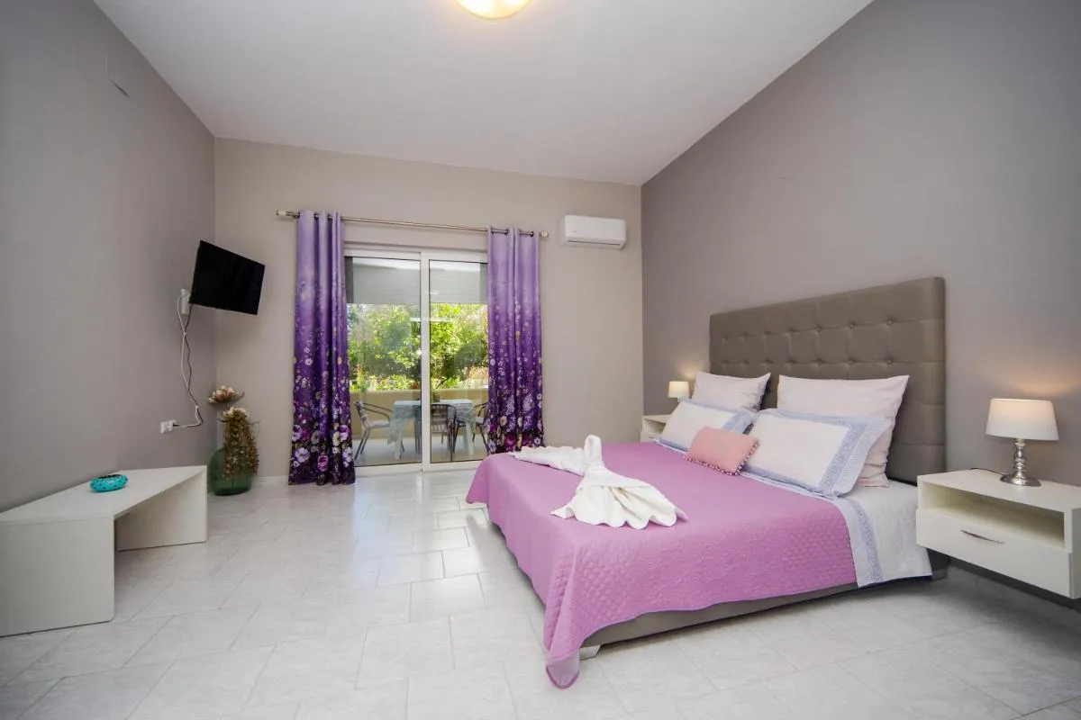 Image 3 of Sunset Apartments
